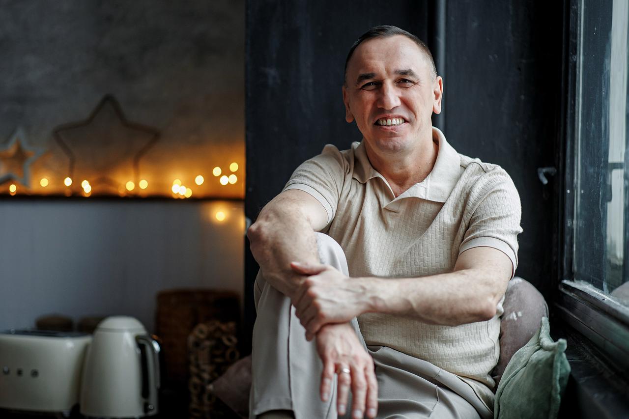 Евгений Теребенин с книгой